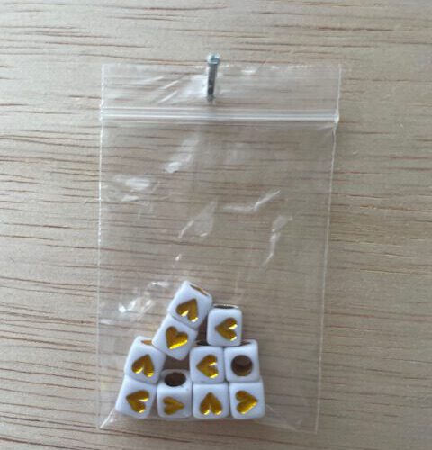 Acryl Blok Hartjes wit/goud