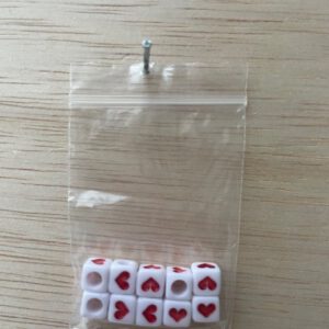 Acryl Blok Hartjes wit/rood