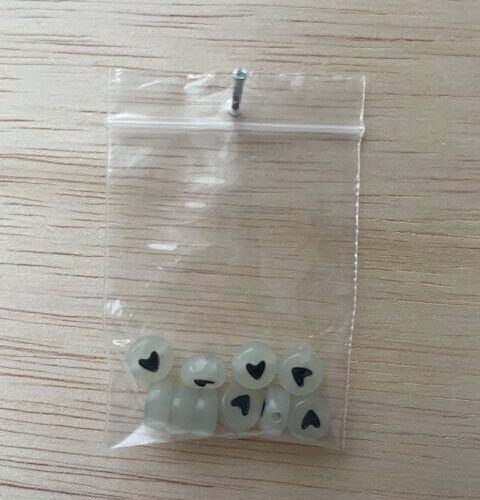 Acryl Hartjes glow in the dark/zwart