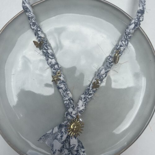 Bandana Ketting Bedels blauw/wit