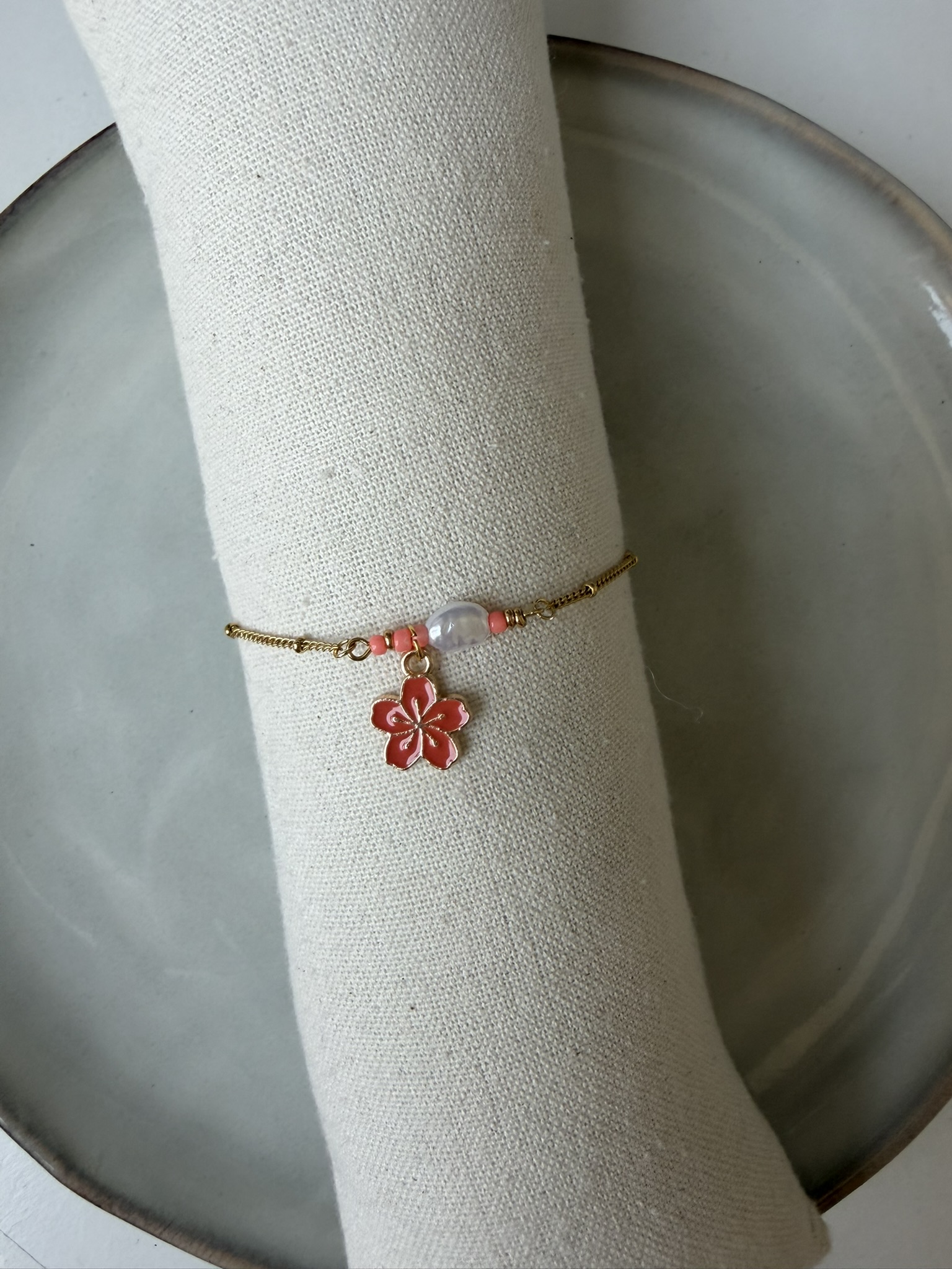 Flower Charm Enkelbandje rood/goud