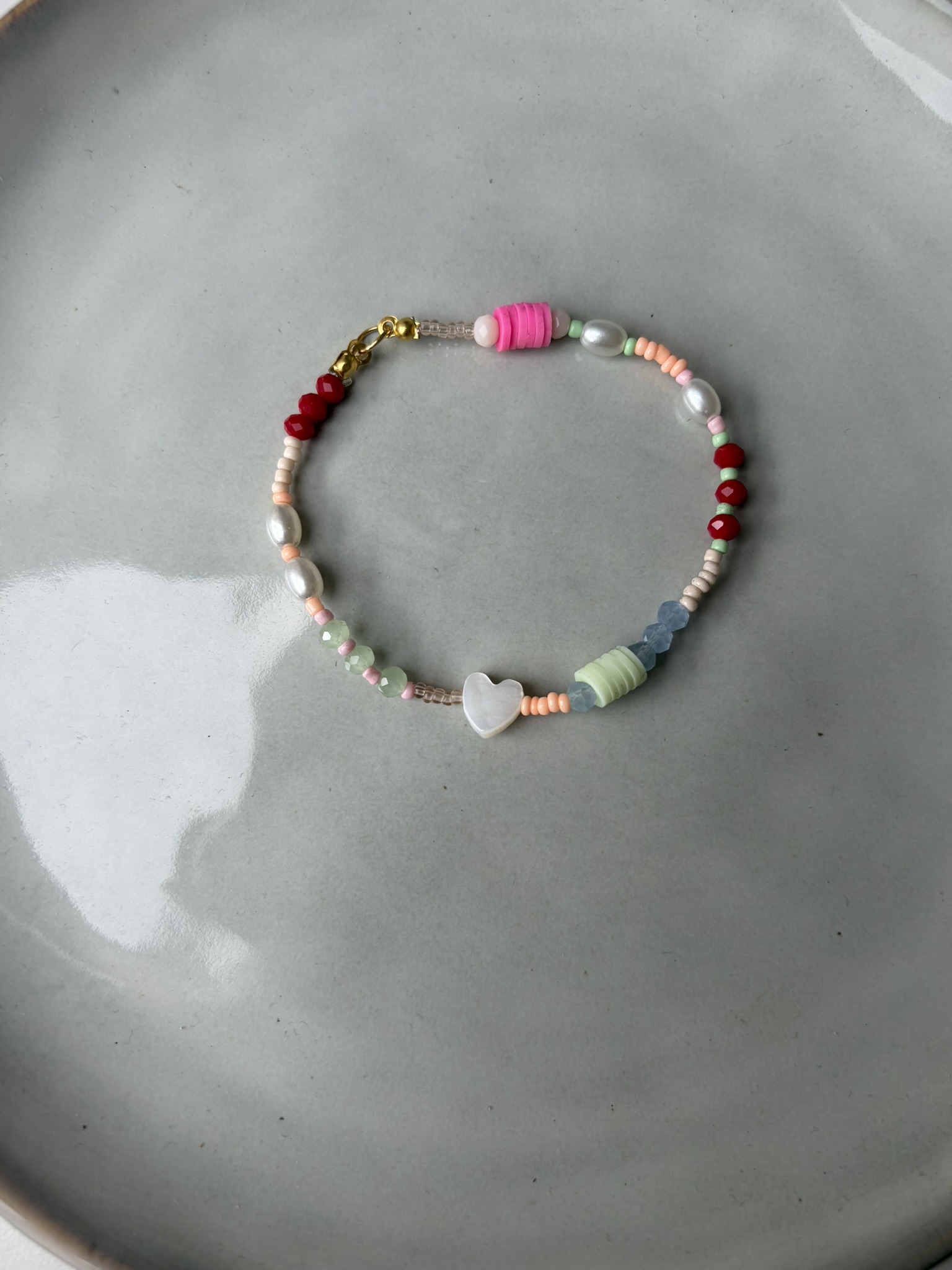 Mixed Beads Heart Armband goud