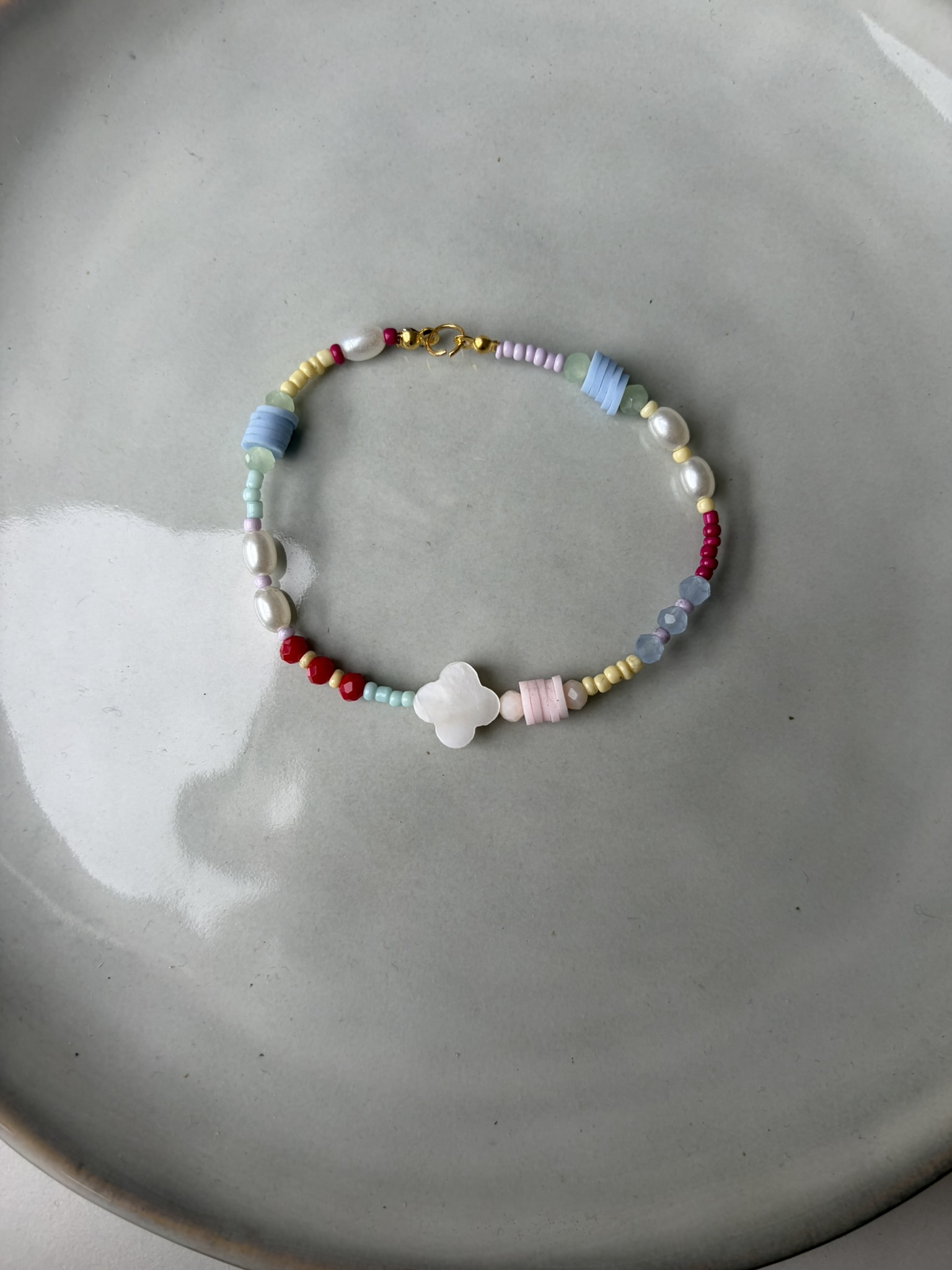 Mixed Beads Klaver Armband goud