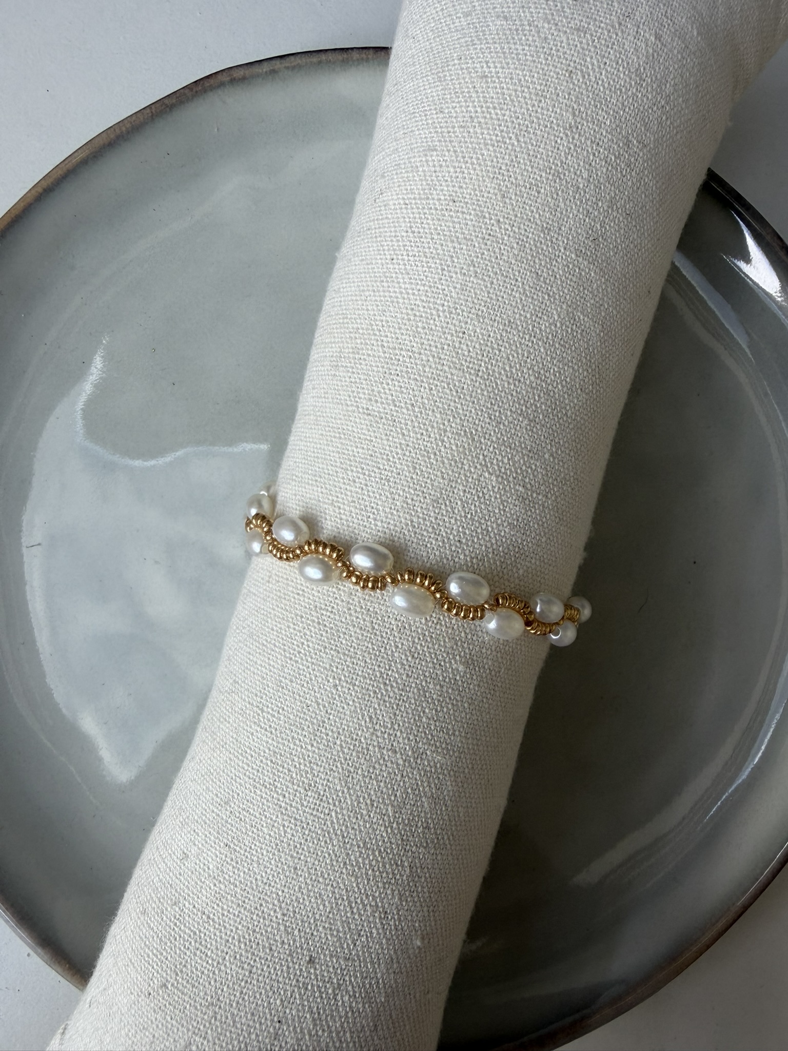 Oval Pearl Swirl Armbandje goud