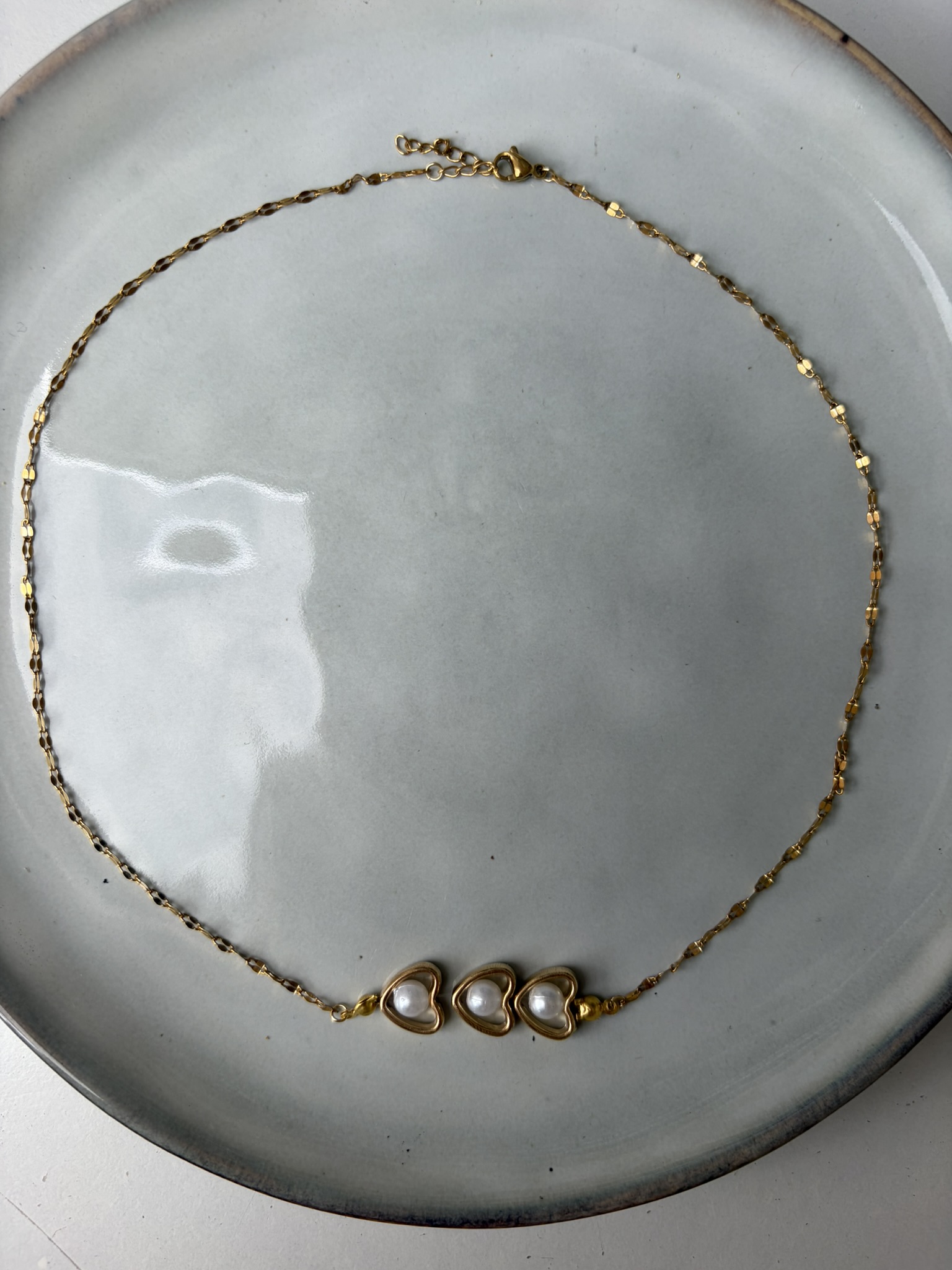 Tripple Pearl Hart Ketting goud